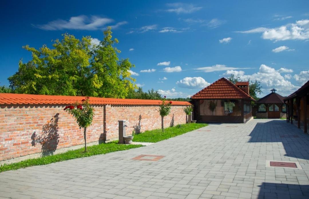 Kuca Za Odmor Poppke Apartment Fericanci Екстериор снимка